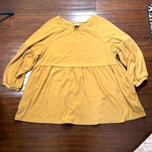 Hayden Los Angeles - Balloon sleeve top - Women's size 1X - mustard yellow